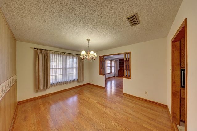 209 E Marfa Ave, Alpine, TX 79830