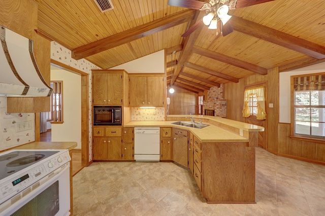 209 E Marfa Ave, Alpine, TX 79830