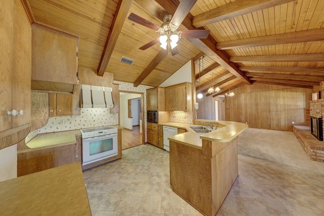 209 E Marfa Ave, Alpine, TX 79830