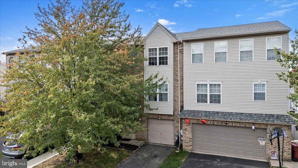 2567 CHESTNUT LN, Easton, PA 18040
