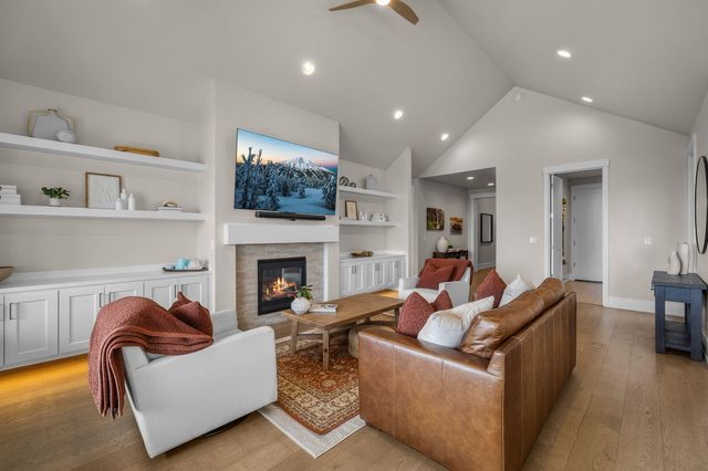 2984 NW Hidden Ridge Drive, Bend, OR 97703