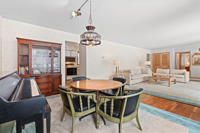 2095 Lakeshore Drive, Fennville, MI 49408