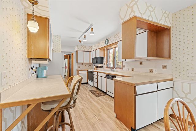 2095 Lakeshore Drive, Fennville, MI 49408