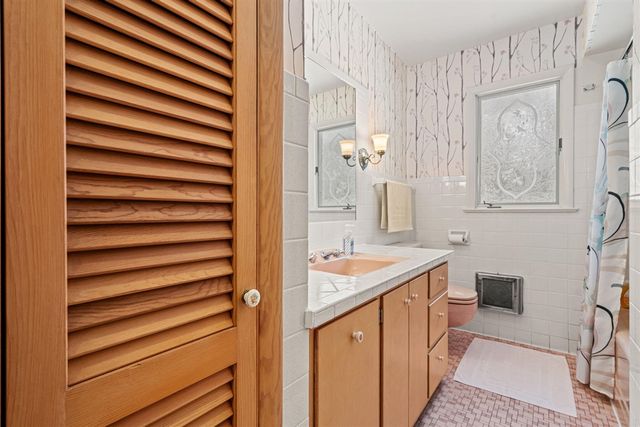 2095 Lakeshore Drive, Fennville, MI 49408