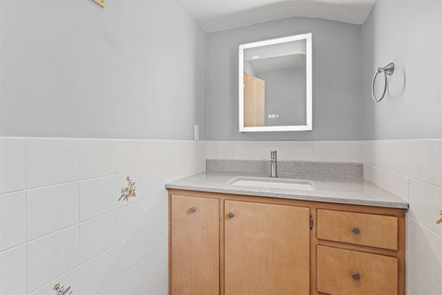 2095 Lakeshore Drive, Fennville, MI 49408