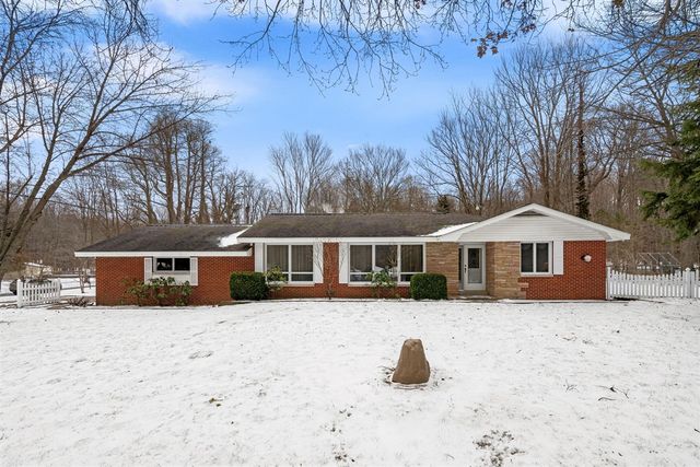 2095 Lakeshore Drive, Fennville, MI 49408