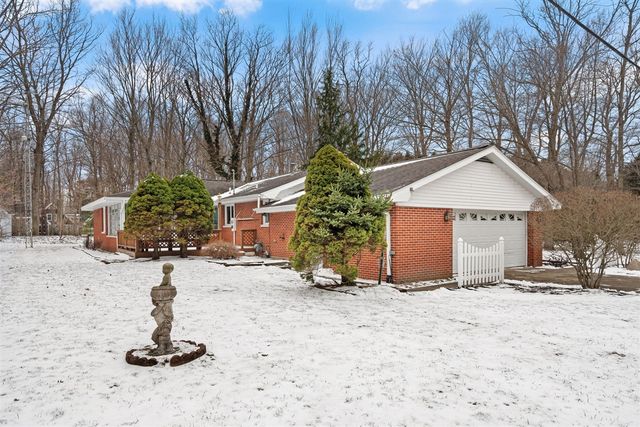 2095 Lakeshore Drive, Fennville, MI 49408