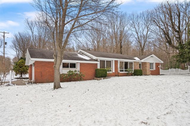 2095 Lakeshore Drive, Fennville, MI 49408