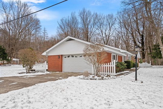 2095 Lakeshore Drive, Fennville, MI 49408