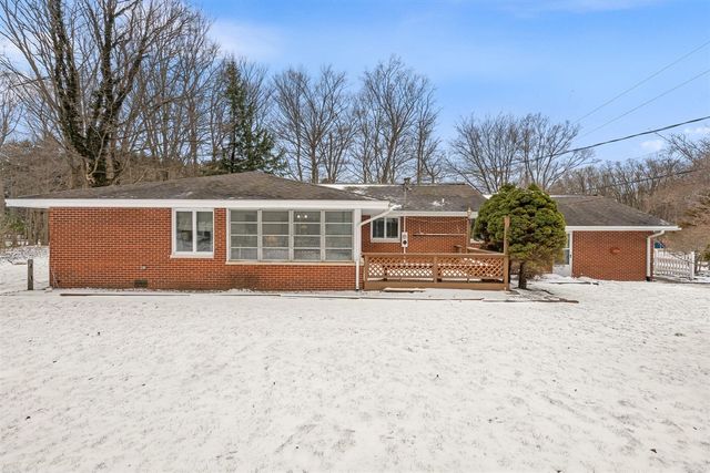 2095 Lakeshore Drive, Fennville, MI 49408