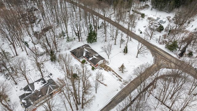 2095 Lakeshore Drive, Fennville, MI 49408