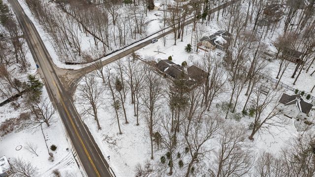 2095 Lakeshore Drive, Fennville, MI 49408