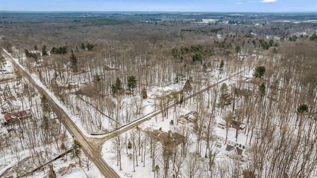 2095 Lakeshore Drive, Fennville, MI 49408