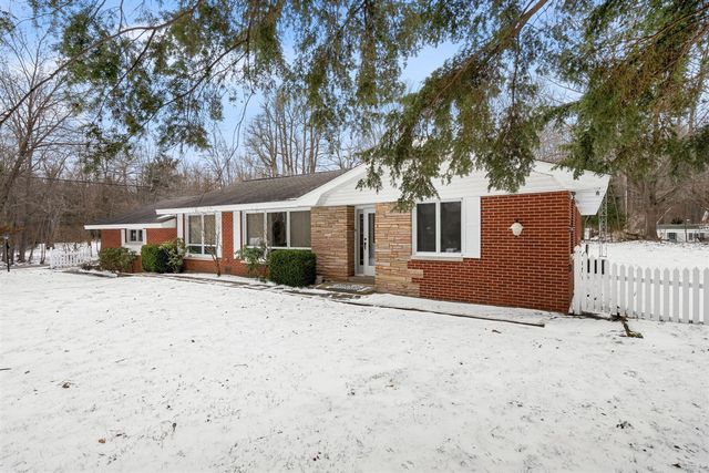 2095 Lakeshore Drive, Fennville, MI 49408