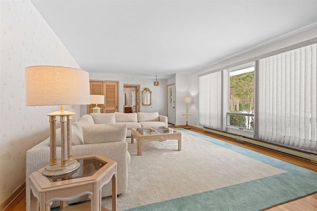 2095 Lakeshore Drive, Fennville, MI 49408