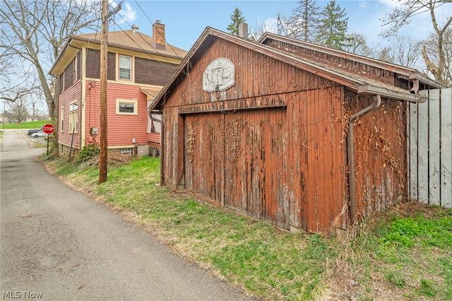 121 Chestnut Avenue NE, Massillon, OH 44646