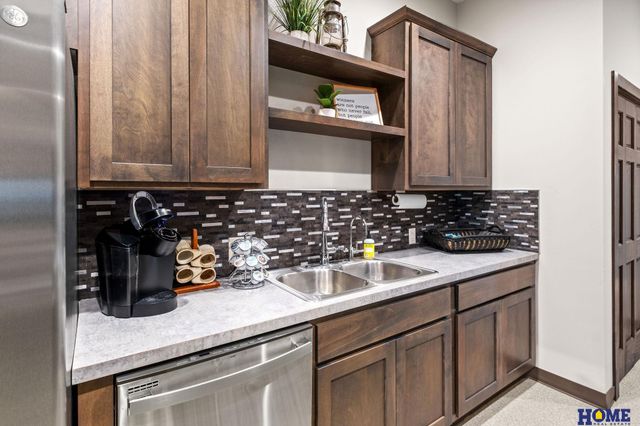 11223 N 84th Street, Lincoln, NE 68517