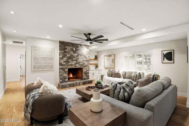 5919 N 45TH Street, Phoenix, AZ 85018