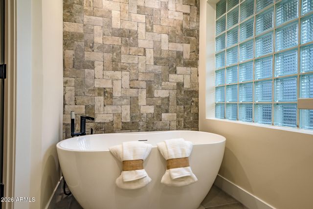 5919 N 45TH Street, Phoenix, AZ 85018