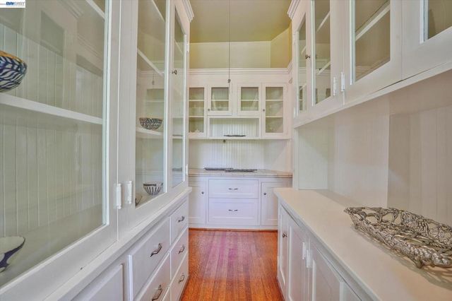 2056 Santa Clara Ave, Alameda, CA 94501