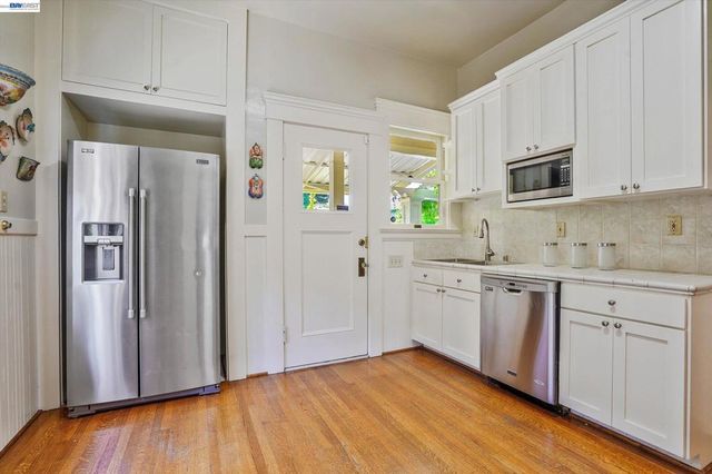 2056 Santa Clara Ave, Alameda, CA 94501