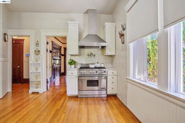 2056 Santa Clara Ave, Alameda, CA 94501