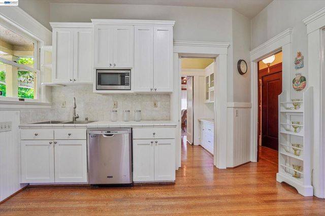 2056 Santa Clara Ave, Alameda, CA 94501