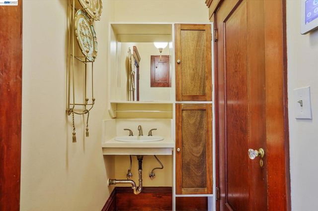 2056 Santa Clara Ave, Alameda, CA 94501