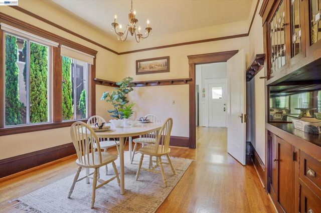 2056 Santa Clara Ave, Alameda, CA 94501