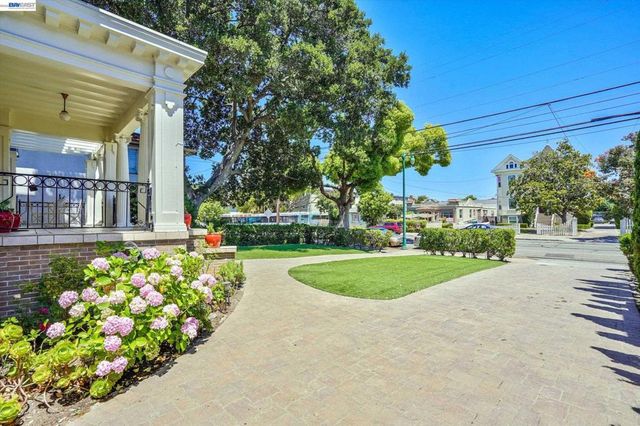 2056 Santa Clara Ave, Alameda, CA 94501