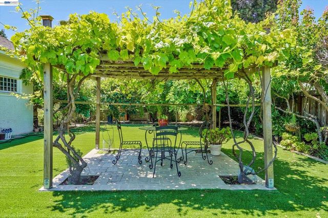 2056 Santa Clara Ave, Alameda, CA 94501