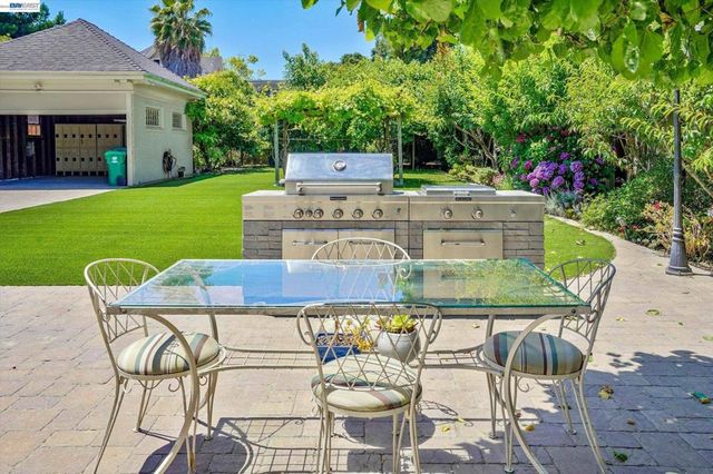 2056 Santa Clara Ave, Alameda, CA 94501