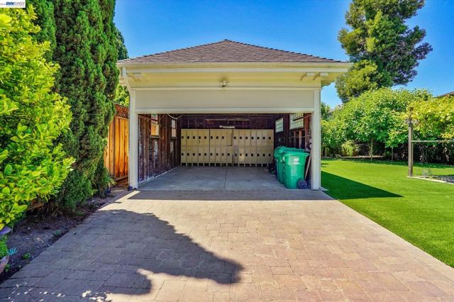 2056 Santa Clara Ave, Alameda, CA 94501