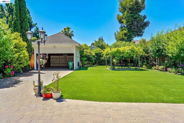 2056 Santa Clara Ave, Alameda, CA 94501