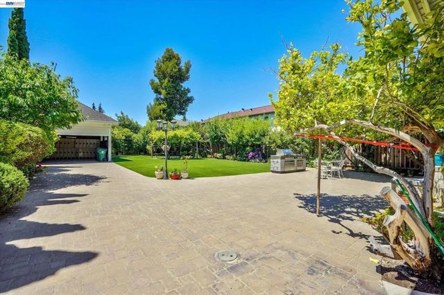 2056 Santa Clara Ave, Alameda, CA 94501