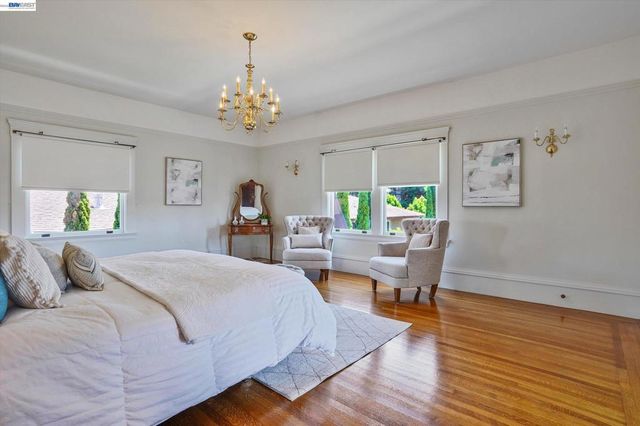 2056 Santa Clara Ave, Alameda, CA 94501