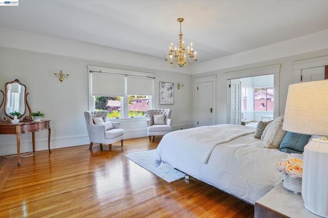 2056 Santa Clara Ave, Alameda, CA 94501