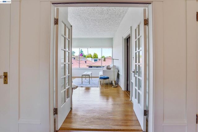 2056 Santa Clara Ave, Alameda, CA 94501