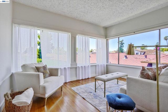 2056 Santa Clara Ave, Alameda, CA 94501