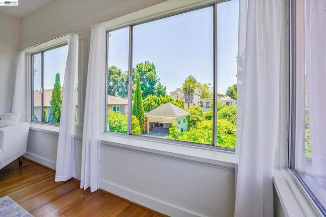 2056 Santa Clara Ave, Alameda, CA 94501