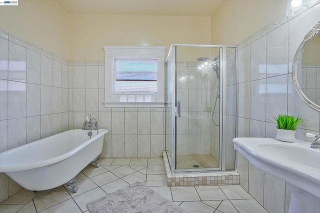 2056 Santa Clara Ave, Alameda, CA 94501