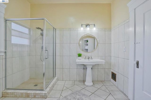 2056 Santa Clara Ave, Alameda, CA 94501
