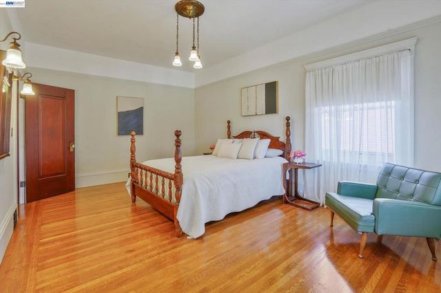 2056 Santa Clara Ave, Alameda, CA 94501