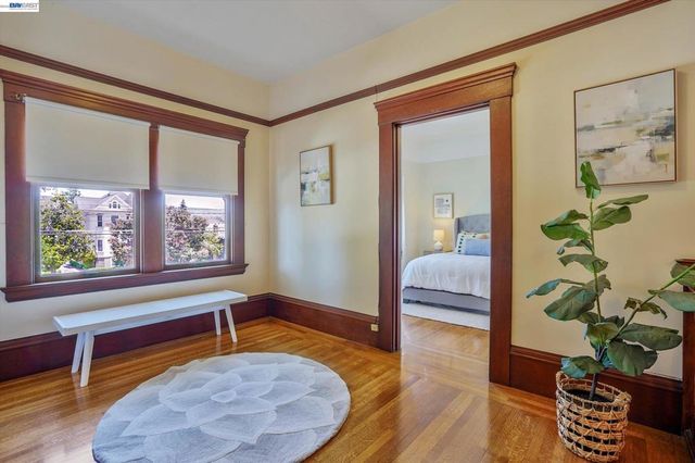 2056 Santa Clara Ave, Alameda, CA 94501