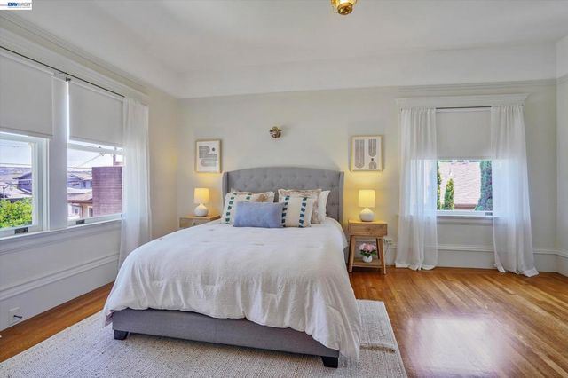 2056 Santa Clara Ave, Alameda, CA 94501