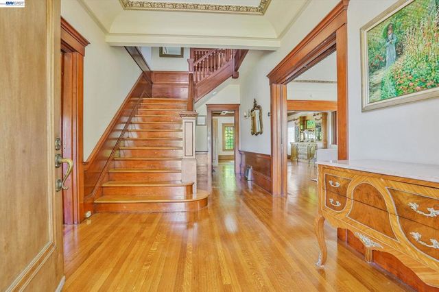 2056 Santa Clara Ave, Alameda, CA 94501