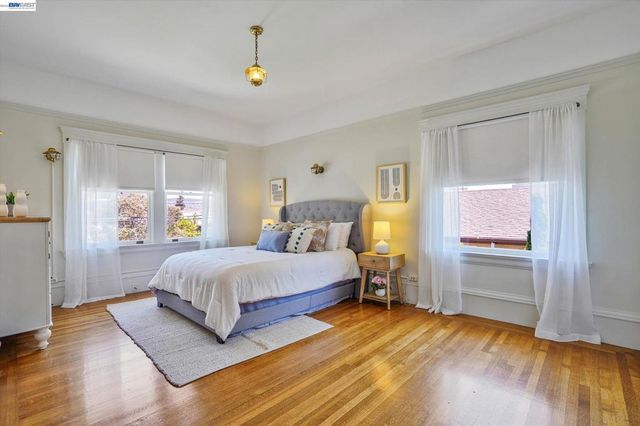 2056 Santa Clara Ave, Alameda, CA 94501