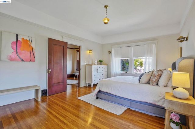 2056 Santa Clara Ave, Alameda, CA 94501