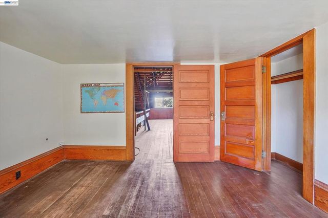 2056 Santa Clara Ave, Alameda, CA 94501