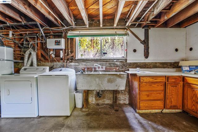 2056 Santa Clara Ave, Alameda, CA 94501